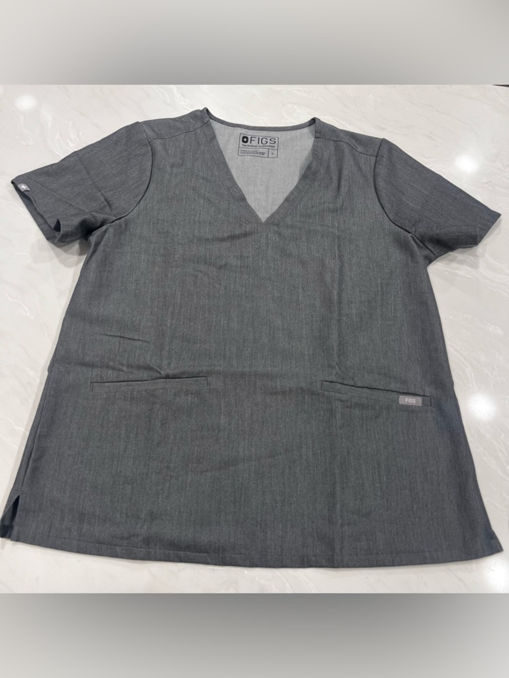 FIGS Casma Women’s Graphite V-Neck Scrub Top Pockets Comfortable Workwear